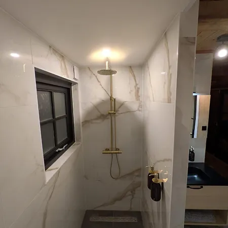 Onder De Oude Walnoot Alojamento de Acomodação e Pequeno-almoço